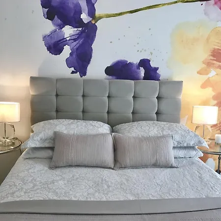 Chelsea Bridge Wharf Apartment